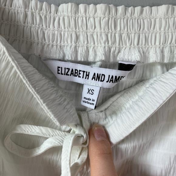 🏷️ 2/$20 Elizabeth and James White Peasant Blouse - Picture 3 of 8